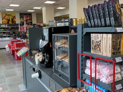 VVN-teamet utförde leverans av handelsutrustning och monteringsarbeten i den nya butiken i butikskedjan "TOP" i Riga.16